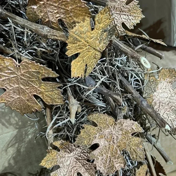 Rustic metal, gold leaf wreath - Picture 3 of 6